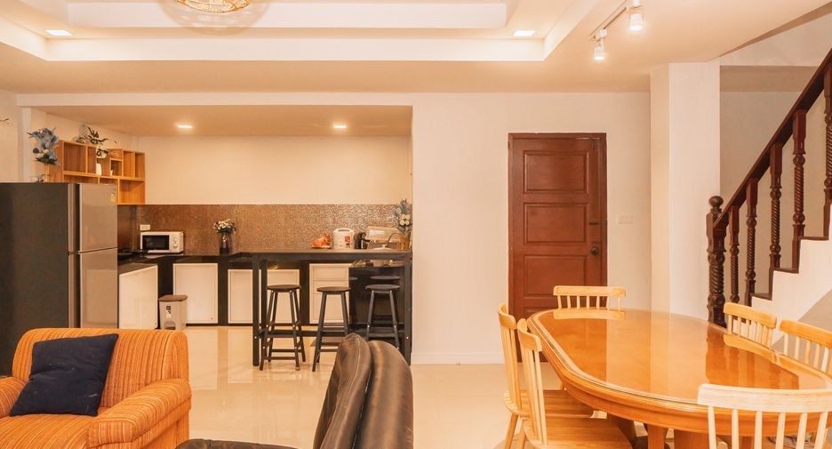 For rent 5 bedrooms townhouse in Khlong Toei, Bangkok