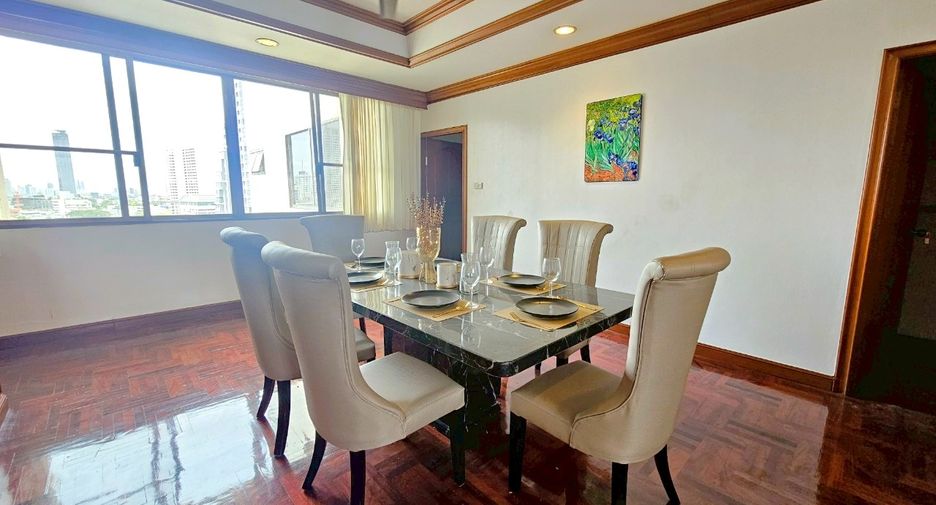 For rent 4 bedrooms condo in Watthana, Bangkok