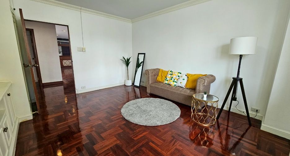 For rent 4 bedrooms condo in Watthana, Bangkok