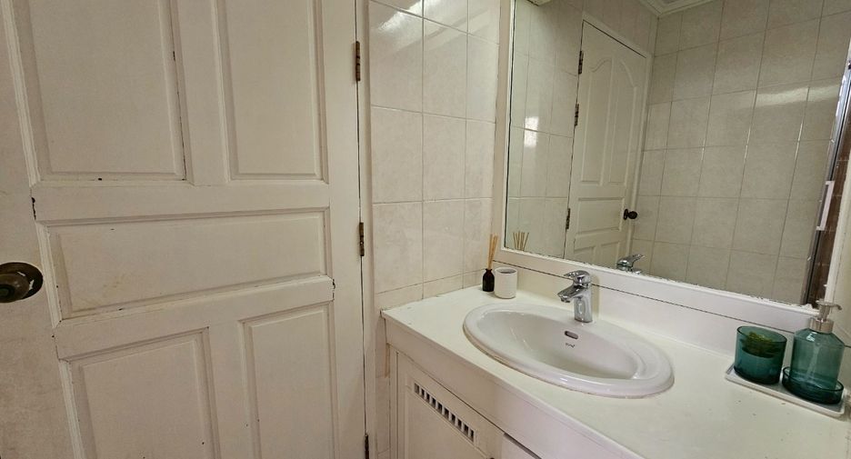 For rent 4 bedrooms condo in Watthana, Bangkok