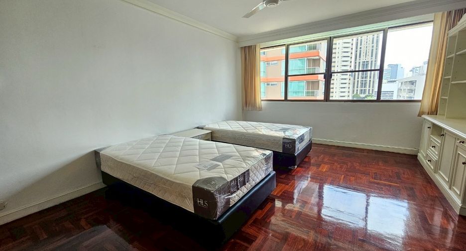 For rent 4 bedrooms condo in Watthana, Bangkok