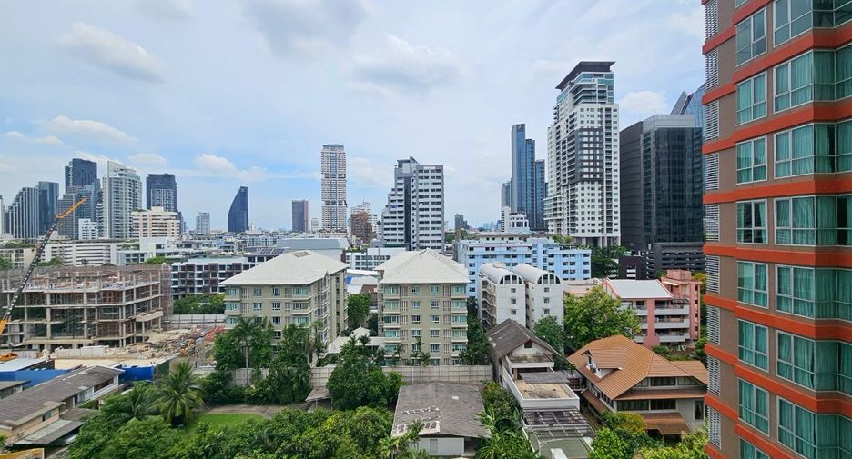 For rent 4 bedrooms condo in Watthana, Bangkok