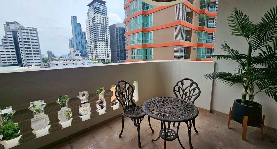 For rent 4 bedrooms condo in Watthana, Bangkok