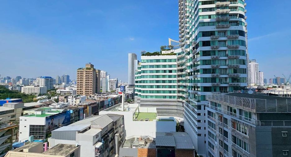 For rent 2 bedrooms condo in Watthana, Bangkok
