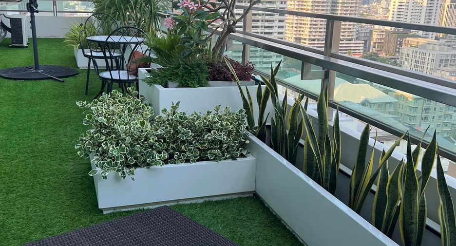 For rent 2 bedrooms condo in Khlong Toei, Bangkok