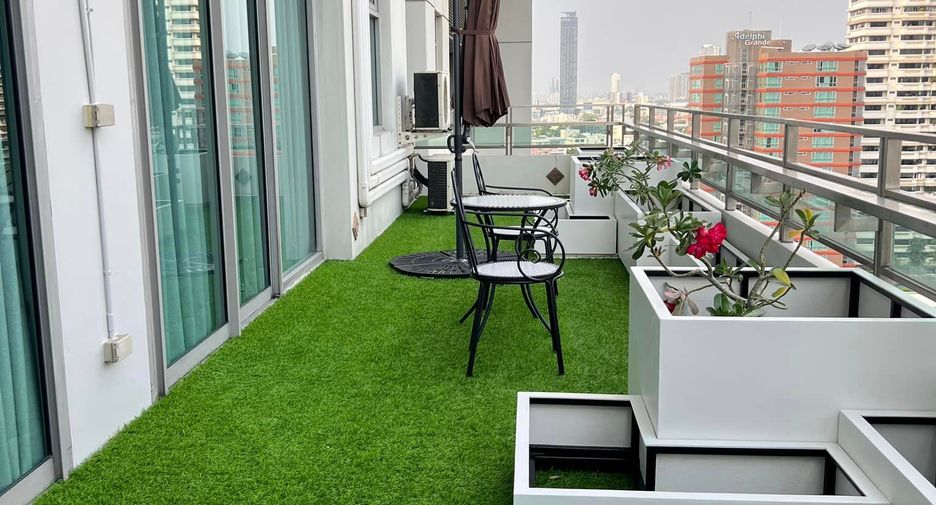 For rent 2 bedrooms condo in Khlong Toei, Bangkok