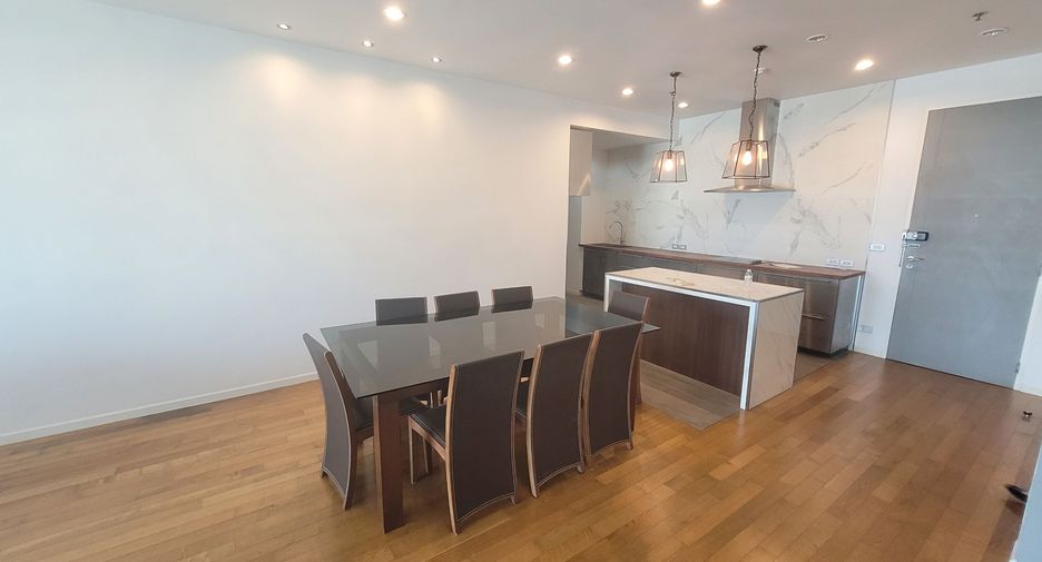 For rent 2 bedrooms condo in Khlong Toei, Bangkok