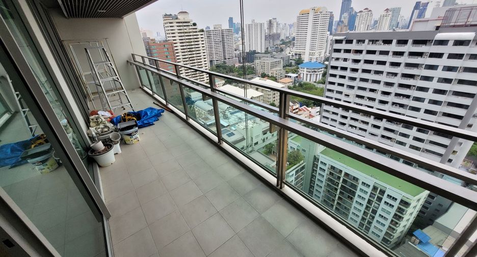 For rent 2 bedrooms condo in Khlong Toei, Bangkok