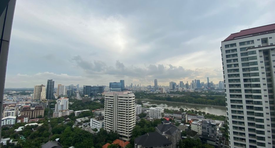 À louer 3 chambres condo à Khlong Toei, Bangkok