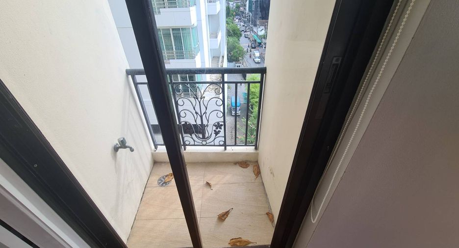 À louer 2 chambres condo à Watthana, Bangkok