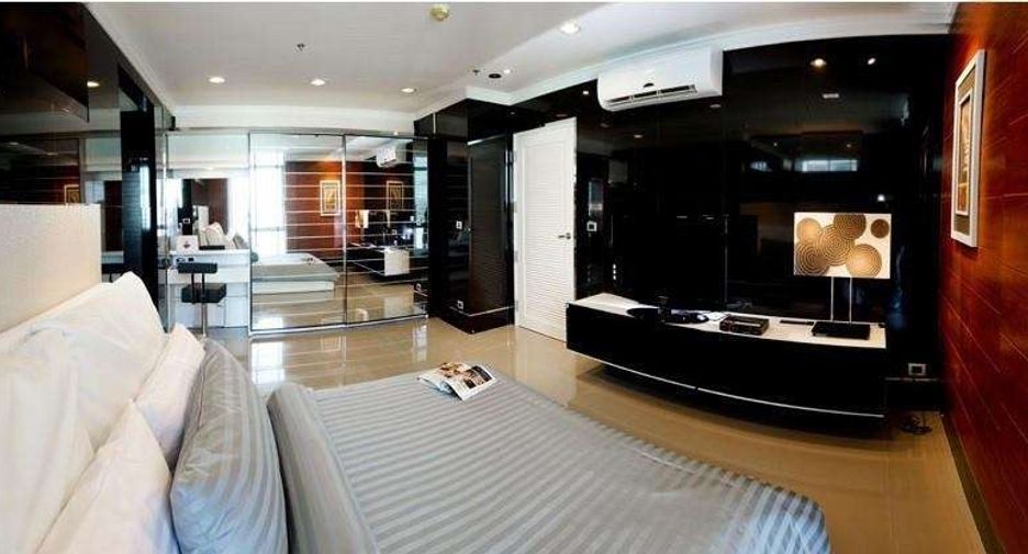 For rent 2 bedrooms condo in Watthana, Bangkok