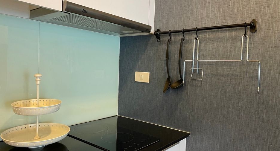 Condo en alquiler y en venta de 4 habitaciones en Watthana, Bangkok
