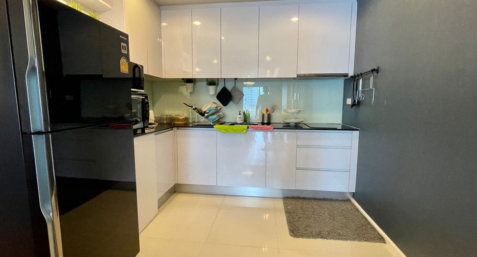 Condo en alquiler y en venta de 4 habitaciones en Watthana, Bangkok