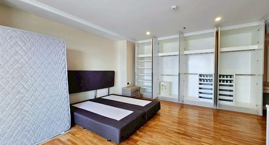 À louer 3 chambres condo à Khlong Toei, Bangkok