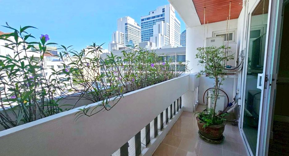 À louer 3 chambres condo à Khlong Toei, Bangkok