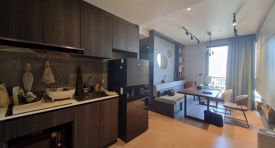 For rent 2 bedrooms condo in Watthana, Bangkok
