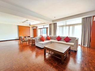 For rent 4 bedrooms condo in Sathon, Bangkok