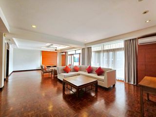 For rent 4 bedrooms condo in Sathon, Bangkok