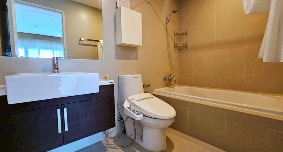 For rent 2 bedrooms condo in Khlong Toei, Bangkok