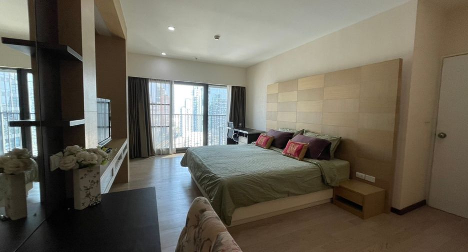 For rent 2 bedrooms condo in Khlong Toei, Bangkok