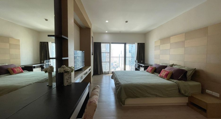For rent 2 bedrooms condo in Khlong Toei, Bangkok