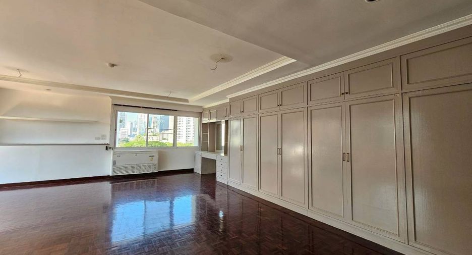 For rent 3 bedrooms condo in Watthana, Bangkok