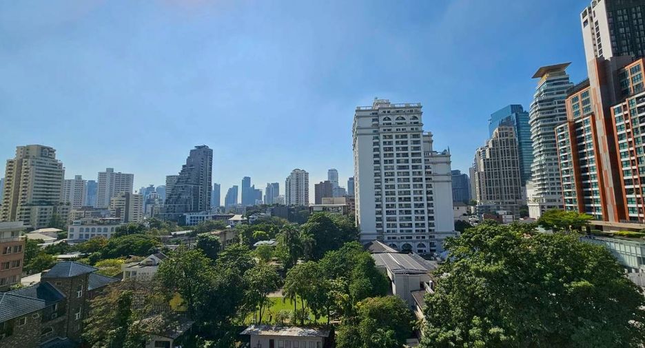 For rent 3 bedrooms condo in Watthana, Bangkok