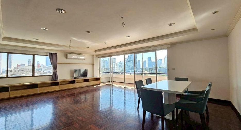 For rent 3 bedrooms condo in Watthana, Bangkok
