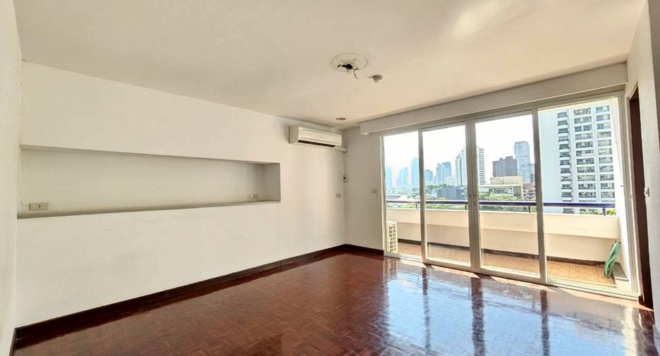 For rent 3 bedrooms condo in Watthana, Bangkok