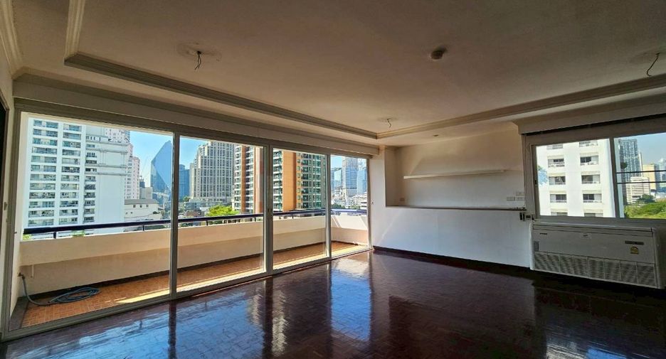 For rent 3 bedrooms condo in Watthana, Bangkok