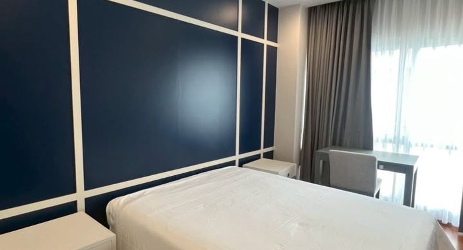 For rent 3 bedrooms condo in Pathum Wan, Bangkok
