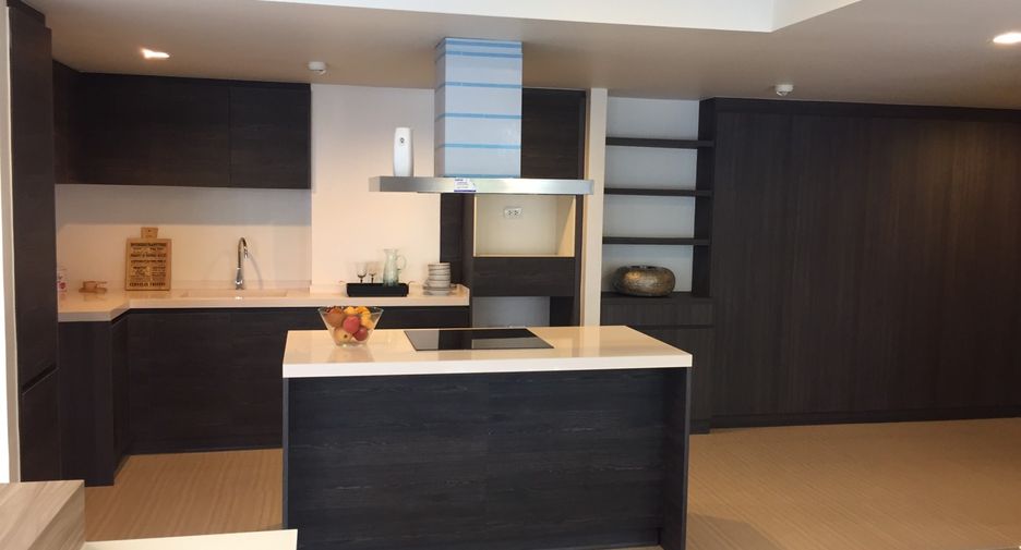 For rent and for sale 2 bedrooms condo in Watthana, Bangkok