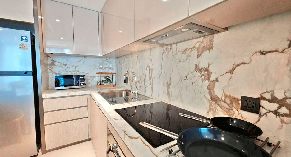 For rent 3 bedrooms condo in Watthana, Bangkok