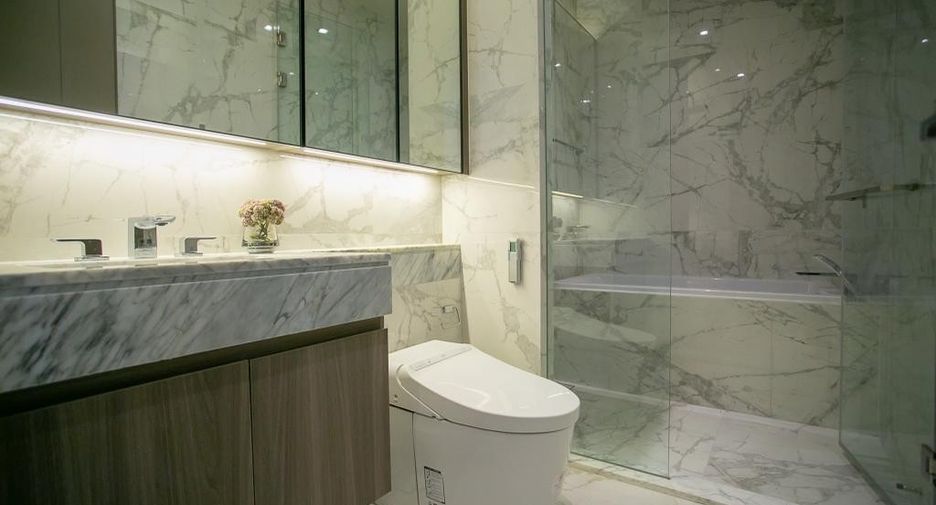 For rent 2 bedrooms condo in Pathum Wan, Bangkok