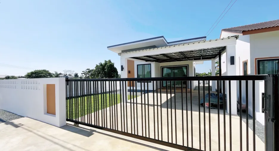 For sale 2 bedrooms house in Saraphi, Chiang Mai