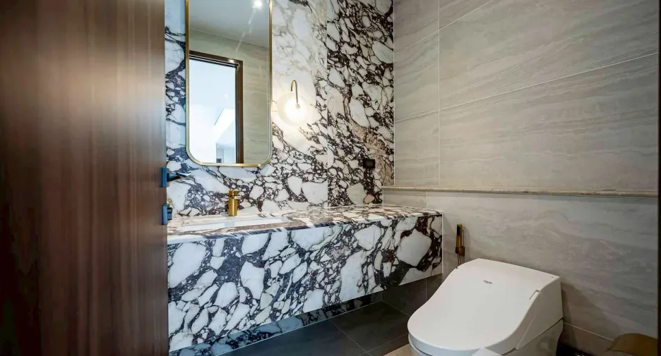 For sale 4 bedrooms house in Bang Kapi, Bangkok