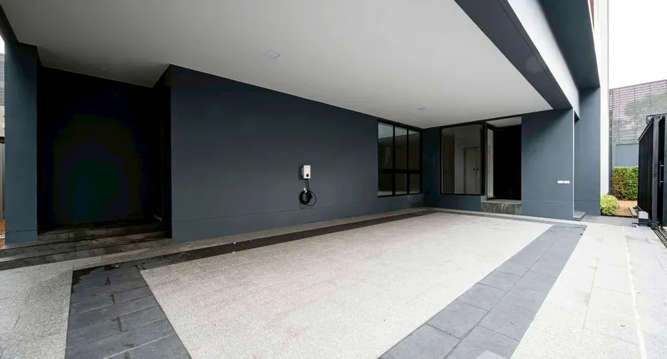 For sale 4 bedrooms house in Bang Kapi, Bangkok