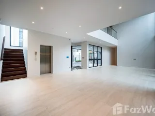 For sale 4 bedrooms house in Bang Kapi, Bangkok