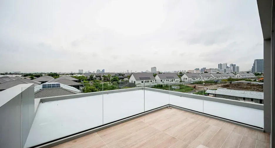 For sale 4 bedrooms house in Bang Kapi, Bangkok