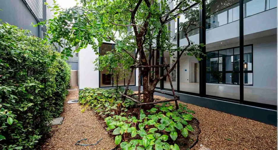 For sale 4 bedrooms house in Bang Kapi, Bangkok