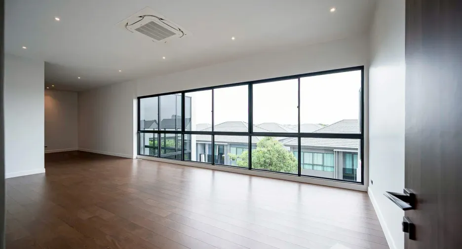 For sale 4 bedrooms house in Bang Kapi, Bangkok