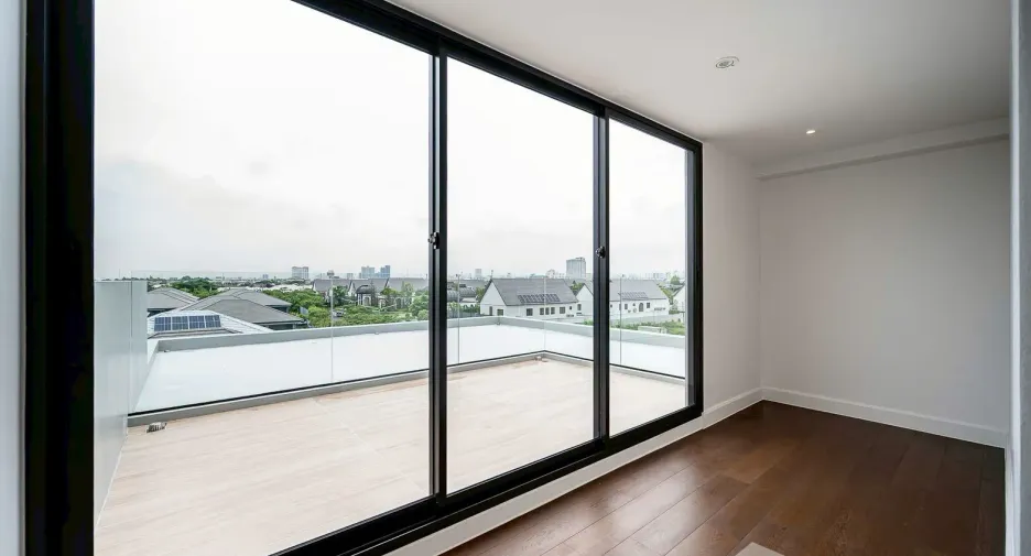 For sale 4 bedrooms house in Bang Kapi, Bangkok