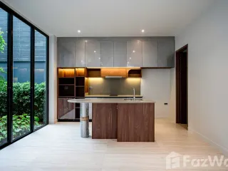 For sale 4 bedrooms house in Bang Kapi, Bangkok