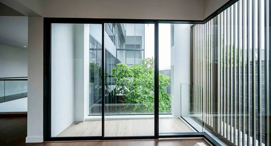 For sale 4 bedrooms house in Bang Kapi, Bangkok