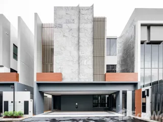 For sale 4 bedrooms house in Bang Kapi, Bangkok