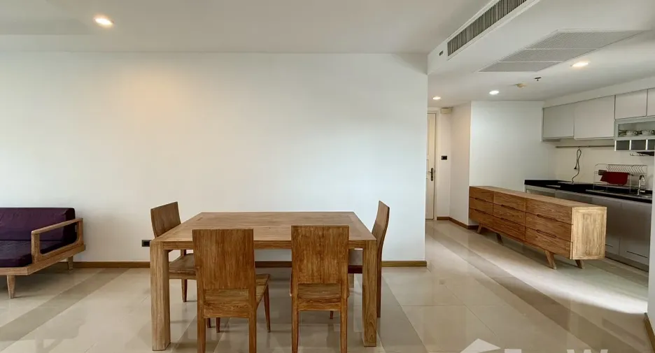For rent 2 bedrooms condo in Huai Khwang, Bangkok
