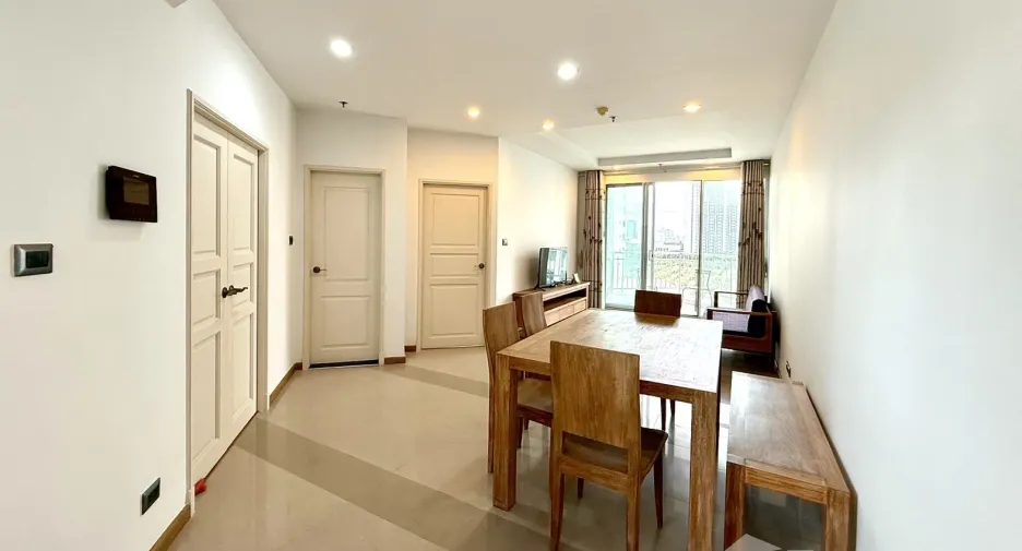 For rent 2 bedrooms condo in Huai Khwang, Bangkok