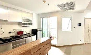 For rent 2 bedrooms condo in Huai Khwang, Bangkok