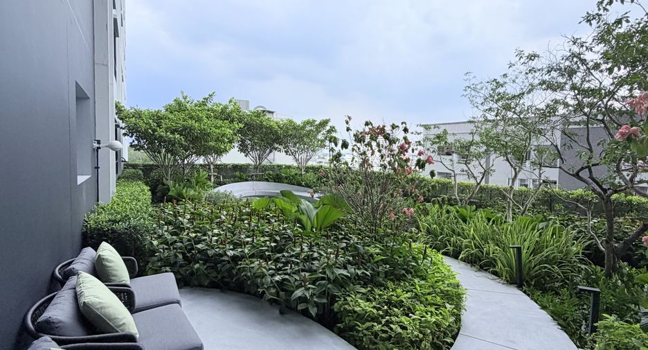 For rent 2 bedrooms condo in Bang Kapi, Bangkok