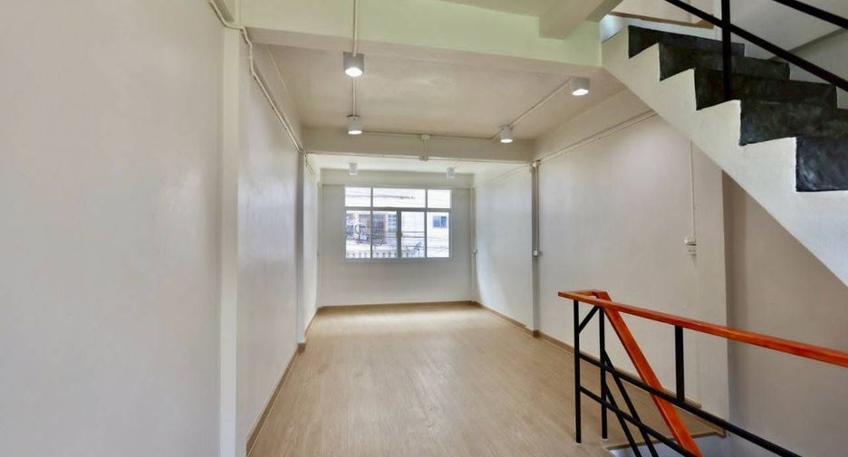 For rent 5 bedrooms retail Space in Sathon, Bangkok
